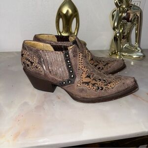 Corral Studs Fashion Western Distressed Leather Booties Womens Sz 7